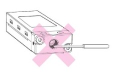 請勿使用尖銳的工具插入壓力入口，以避免損壞傳感器芯片。